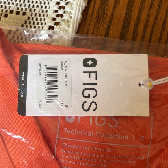 Brand new Figs scrub top - Picture 3 of 3